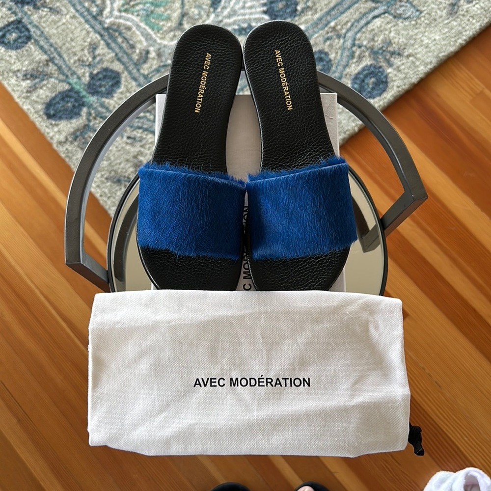 AVEC MODERATION Royal Blue Ponyhair “Bora Bora” Slides Sandals